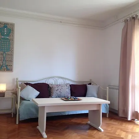 Laura Apartment *