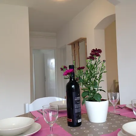 アパート Laura ポレッチ